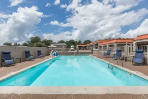 Days Inn by Wyndham Pearl/Jackson Airport - Piscine