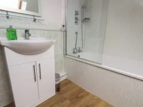 Shipswheel Cottage at Broadings Farm - Badrum