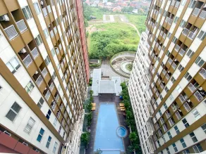 Well Furnished and Cozy Studio at LRT City Jatibening Apartment - Pool