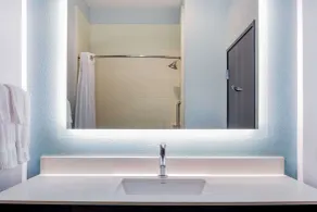 La Quinta Inn & Suites by Wyndham Northlake Ft. Worth - Salle de bain