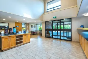 Comfort Inn Kingston - Highway 401 - Hall