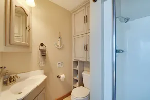 Steps to Mississippi River: Cozy Hot Tub Haven! - Interiör
