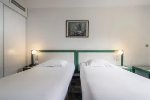 Hôtel Paradis - Værelse