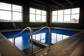 Grand Times Hotel Laval - Centropolis - Piscine