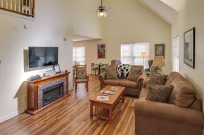 Lyles Peaceful Creekside Home: Hot Tub & Fire Pit - Interior