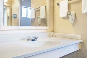 Travelodge by Wyndham Turlock - Salle de bain