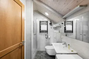 Piano Apartments - Bathroom
