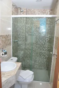 Bonjour Hotel - Baño
