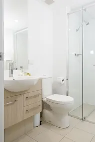 Riviera Mackay - Bathroom