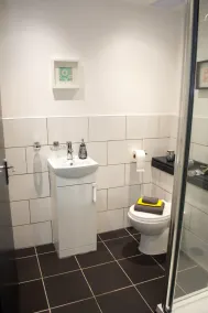Trivelles Regency, Nottingham - Bathroom