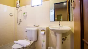 B2 Santitham (Wat Jed Yod) Boutique & Budget Hotel - Salle de bain