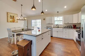 Near Lake Anna: Gem w/ Saltwater Pool & Arcade! - Intérieur