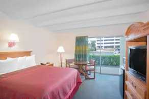 Days Inn by Wyndham Tallahassee University Center - Rum