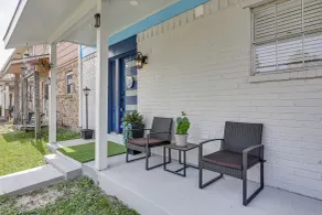 1/2 Mi to Sylvan Beach Park! Chic Townhome w/ Yard - Interiør