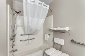 Super 8 by Wyndham Evansville East - Salle de bain