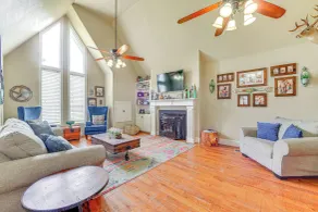 Fire Pit + Sauna: Spacious Lake Texoma Retreat! - Interiör