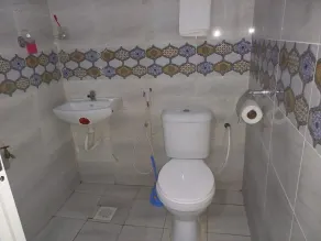 6 Park Retreat - Bathroom