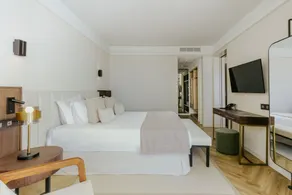 Golden Coast Beach Hotel - Chambre