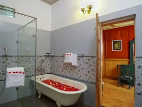 West Downs - The Heritage Resort - Bathroom