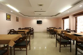 Capital O 3639 Hotel Pioneer - Restaurant