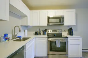 3 Mi to Olympia! Apt w/ Shared Laundry - Interior
