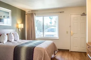 HomeTowne Studios by Red Roof Salem, OR - Vue de la chambre