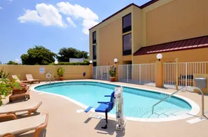 Comfort Inn & Suites Lantana - West Palm Beach South - Pool