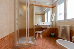 Hotel Monica - Baño