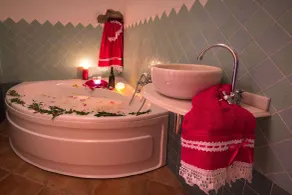 romantic house for 2 people with jacuzzi - Badeværelse