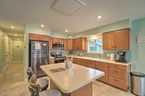Crystal Lake Home w/ Backyard Lake Access! - Interiør