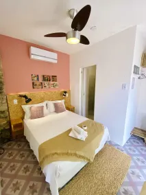 Com Verso e Prosa RePouso - SIMPLES e charmosa a poucos passos do centro histórico - Habitación