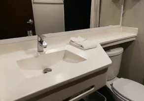 City Express Plus by Marriott Ciudad de México Patio Universidad - Bathroom