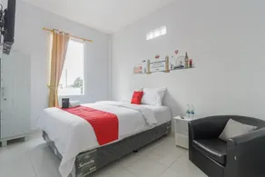 RedDoorz Plus near Taman Rasuna Menteng - Værelse