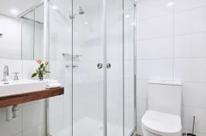 Club Laverton - Bathroom