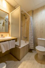 Hotel L'Hotelet - Baño