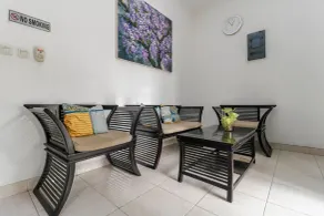 RedDoorz Plus near Trisakti University - Coin salon dans le hall
