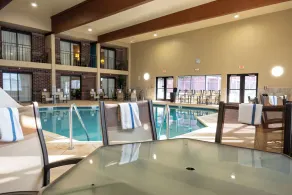 Express Suites Riverport Inn & Suites - Piscine
