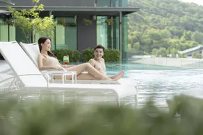 Holiday Inn & Suites Siracha Laemchabang by IHG - Piscina