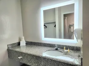Days Inn by Wyndham San Marcos - Salle de bain