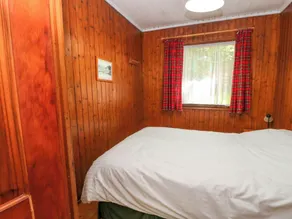 Lodge 2 - "rowan" - Rom