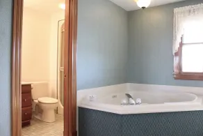 Rose Farm Inn - Bathroom