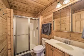 Paddle Ready: Hayward Lake View Retreat w/ BBQ - Innvendig