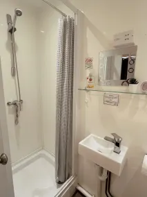 CACCO - Contractor Accommodation - Bathroom
