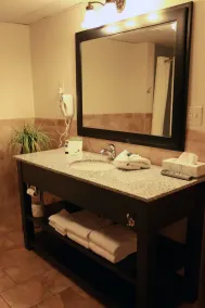 AmericInn by Wyndham McAlester - Salle de bain