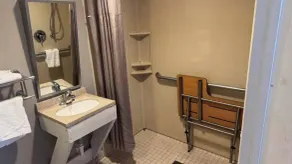 Motel 6-Cedar Rapids, IA - Bathroom