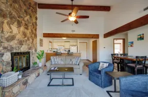 Pool & Lake Access! 3rd-Floor Osage Beach Retreat - Intérieur