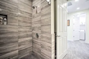 Spacious Surprise Home Near Sports Stadiums! - Badeværelse