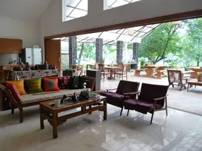 Ronia Mountain Villa Lembang - Siddeområde i lobbyen