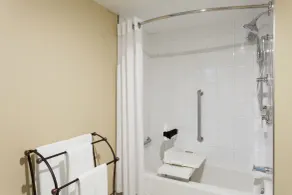 Holiday Inn Express Hotel & Suites Uptown Fredericton by IHG - Bathroom