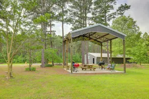 Ramp Entry! Quaint Cottage Near Greers Ferry Lake - Interiör